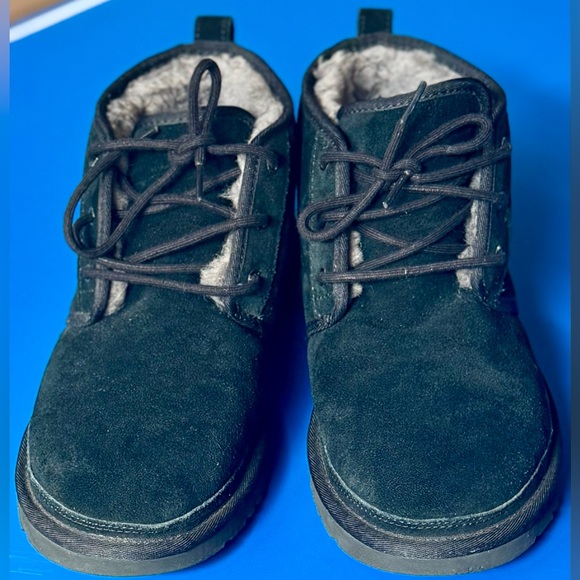 EUC 🖤 UGG Neumel Chukka Boots Men’s 12 Black Suede Shearling Lined